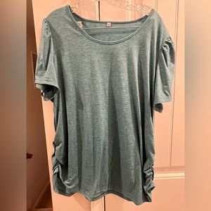 EUC Women’s Size 2 XL Shirt